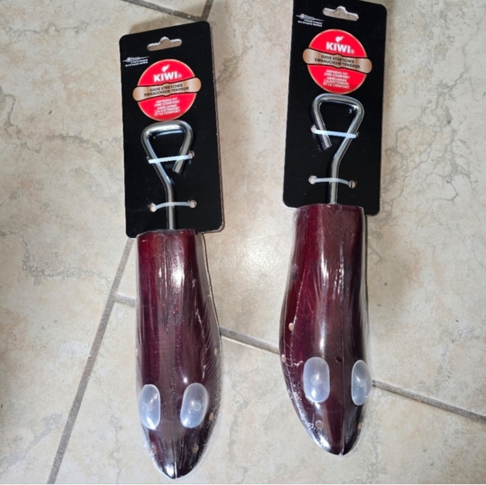 Kiwi Shoe Stretcher in Burgundy